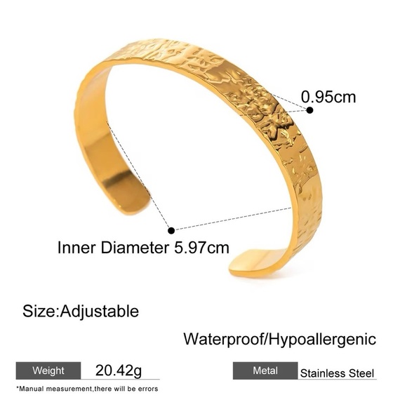 Elegant Gold Textured Bracelet - Picture 5 of 5